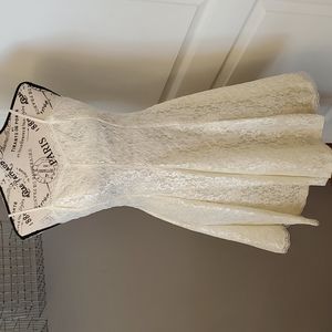 Extra Femine Collection Off-White Lace Spaghetti Strap Dress, size 7